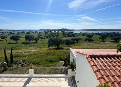 A hidden gem on the border: exclusivity on the shores of the Alqueva Reservoir