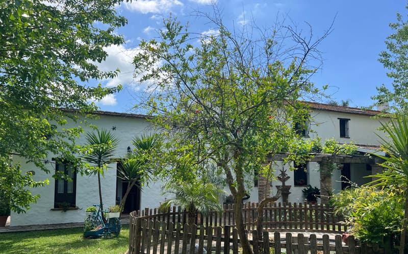 Casa de Campo con Jardines y Piscina en Entorno Natural — Jimena de la Frontera, Cádiz